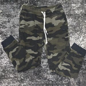 Victoria’s Secret PINK Green Camouflaged Light Lounge Pants Women’s Size Medium